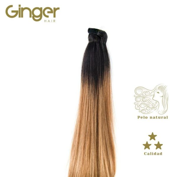 Detalhe de como assenta o cabelo com o rabo de cavalo postiço com californianas da Ginger